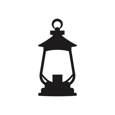 Beyaz arkaplana karşı siyah siluette yapılmış eski bir gazyağı fenerinin tek vektör simgesi, çeşitli tasarım projelerinde kullanılmak için mükemmel..