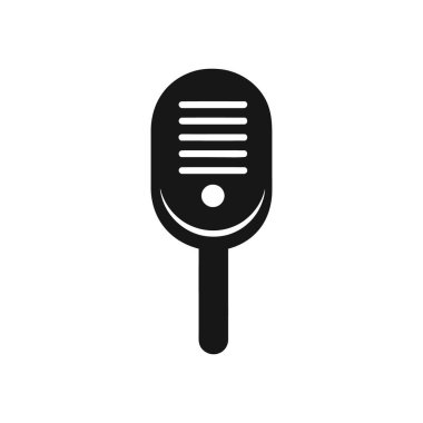 İzole edilmiş görüntü minimalist, siyah bir retro mikrofon ikonu gösteriyor. Bu vektör grafiği düz beyaz bir arkaplanda, çeşitli tasarım ve çizimler için mükemmel..