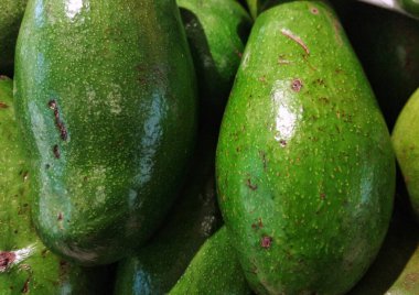 Süpermarkette avokado görüntüsü