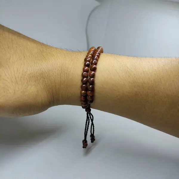 2 round brown kaokah prayer beads bracelets worn on the right hand as additional fashion accessories