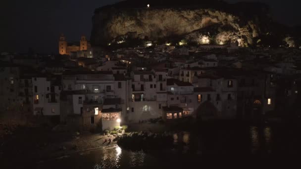 Città Cattedrale Cefalù Sicilia Notte Montagna Alle Spalle Mare Spiaggia — Video Stock