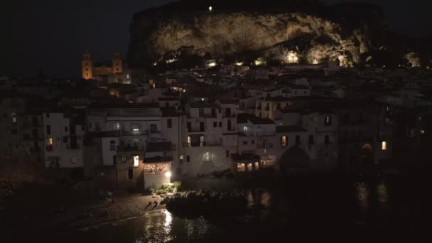 Miasto Katedra Cefalu Sycylia Nocy Góra Tyłu Morze Plaża Pierwszym — Wideo stockowe