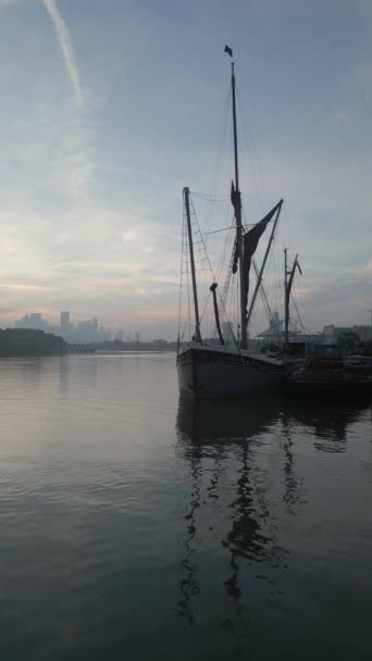 Dawn River Thames Sailing Barge Reflected Water London Docklands Distance — Stock Video