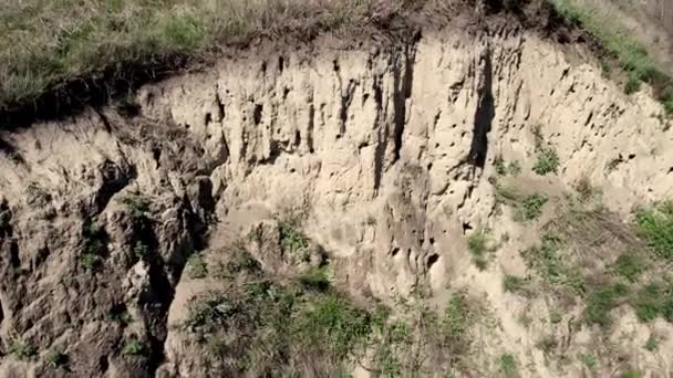 Kamera Zarif Bir Şekilde Yukarıda Süzülür Dalgalı Araziyi Yuvarlanan Manzaranın — Stok video