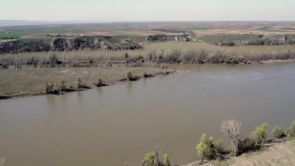 Цей Зачаровуючий Дронний Постріл Пропонує Вид Річку Пташиним Оком Коли — стокове відео