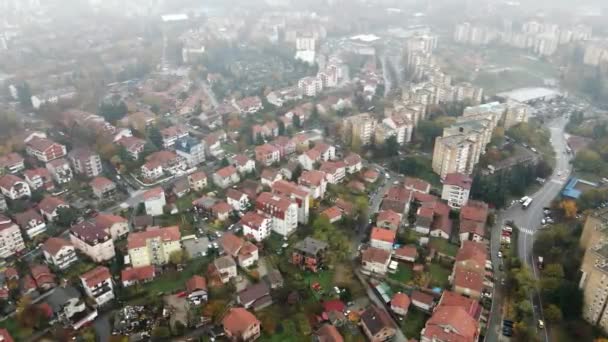 Tapasztalja Meg Külvárosi Élet Békés Szépségét Drónok Szemével Nyugodt Környéken — Stock videók