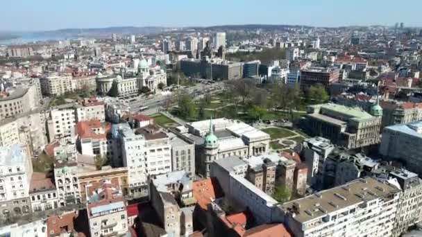 Şehrin Büyüleyici Hava Görüntülerinde Canlandığı Enerjik Kentsel Manzaranın Kuş Bakışı — Stok video