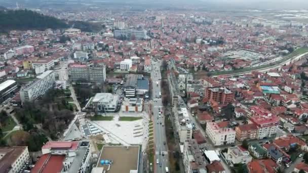 Vista Aérea Del Tráfico Una Calle Ciudad Leskovac Sur Serbia — Vídeo de stock