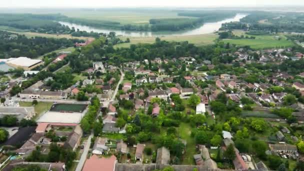 Luchtfoto Panorama Van Een Servische Stad — Stockvideo