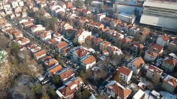 Drónfelvétel Egy Nagy Városról Amit Borít Napos Téli Napokon — Stock videók