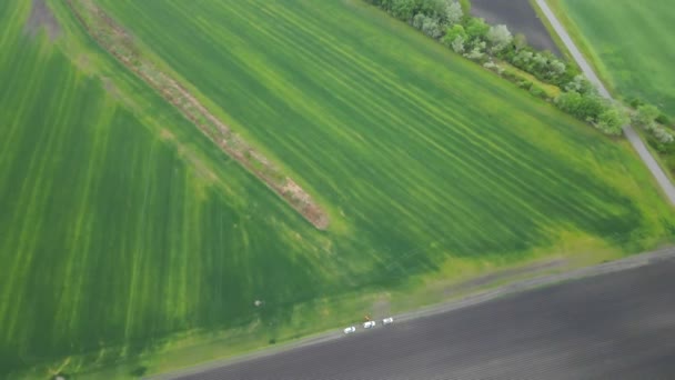 セルビアの田舎における拡大するグリーン農業分野の航空展望 — ストック動画