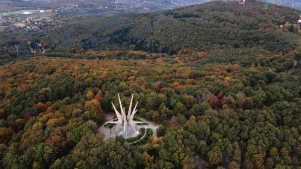 Vue Aérienne Orbite Monument Aux Combattants Tombés Combat Kosmaj Paysage — Video
