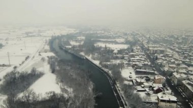 Sırbistan 'ın Krallığı' nın bulutlu kış gününde hava manzarası