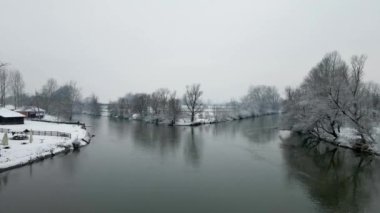 Ibar ve Batı Morava nehirlerinin kış mevsiminde birleşiminin hava görüntüsü