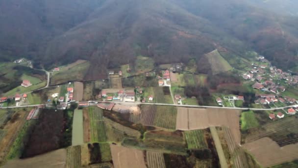 Flygfoto Över Jordbruksfält Staden Leskovac Serbien Kall Dimmig Dag Med — Stockvideo