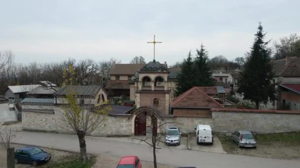 Monasterio Ortodoxo Serbio Rukumija Pueblo Bradarac Visto Desde Arriba — Vídeos de Stock