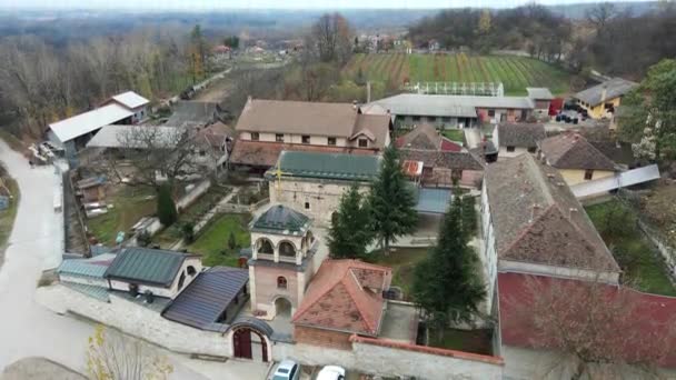Hoge Hoek Uitzicht Servisch Orthodoxe Klooster Rukumija Het Dorp Bradarac — Stockvideo