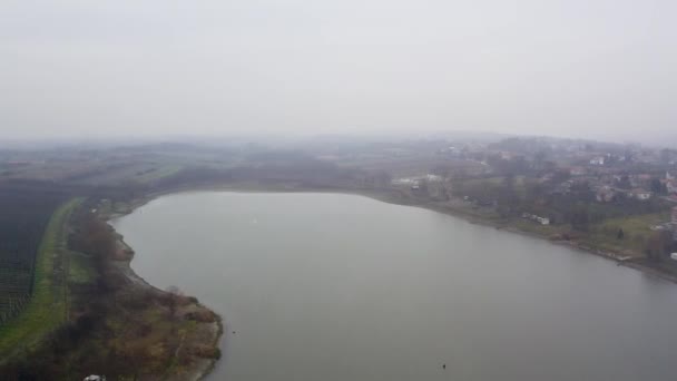 Filmagem Aérea Lago Markovac Sérvia Visto Dia Nebuloso Inverno — Vídeo de Stock
