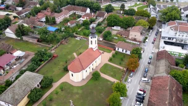 Flygfoto Över Serbisk Ortodoxa Kyrkan Novi Becej — Stockvideo