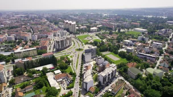 Verkeersrotonde Een Stad Novi Sad Van Bovenaf Bekeken — Stockvideo