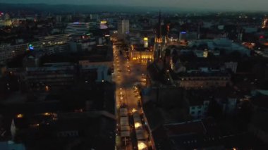 Akşamları Novi Sad 'ın hava manzarası