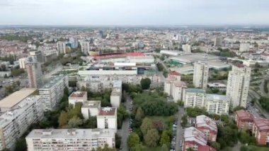Novi Sad şehrindeki binalar bulutlu bir günde yukarıdan izlendi