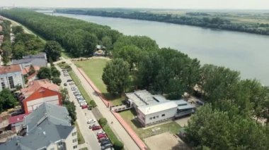 Sava nehir kıyısı Sırbistan 'ın Sremska Mitrovica kentinde yukarıdan izlendi