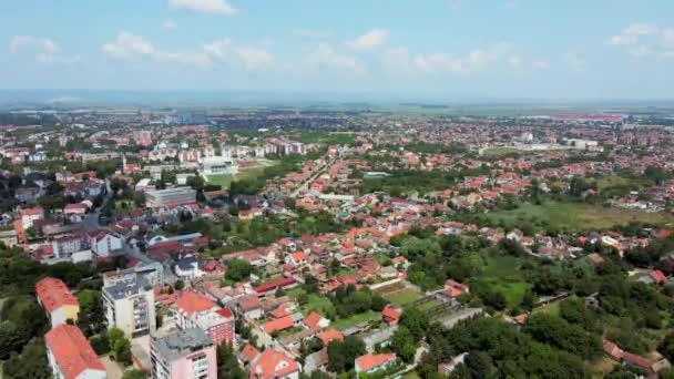 Luftaufnahmen Vom Farbenfrohen Stadtbild Von Sremska Mitrovica Serbien Sommer — Stockvideo