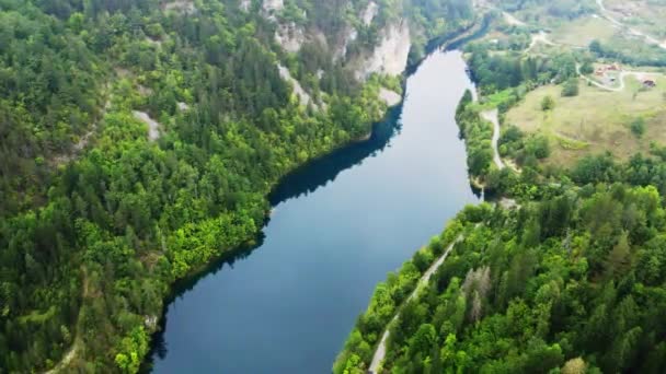 Imágenes Drones Del Lago Rodeado Bosques Colinas Zaovine Serbia — Vídeo de stock