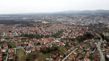 Sırbistan 'ın Valthe kentinin kışın yukarıdan manzarası