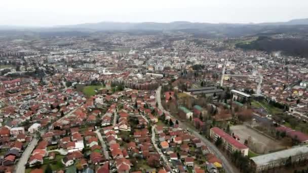 Filmagem Aérea Pequenas Casas Cidade Valjevo Sérvia Dia Nublado — Vídeo de Stock
