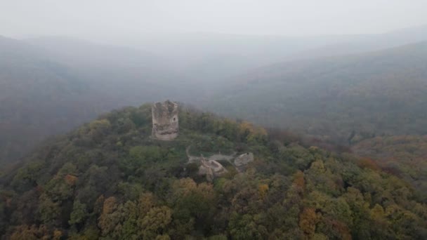Aerial View Remains Old Tower Vrdnik Hill Surrounded Woods Fog — Stock Video