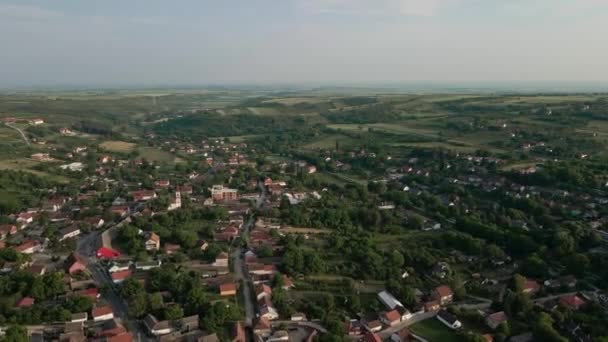 Dorp Vrdnik Omgeven Door Bossen Landbouwvelden Van Bovenaf Bekeken — Stockvideo