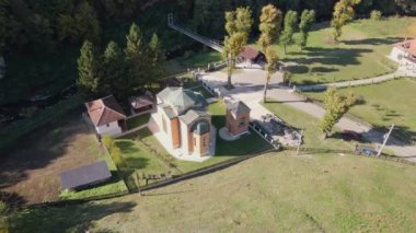 Sırbistan 'ın batısındaki Ribnica manastırında İHA uçuyor