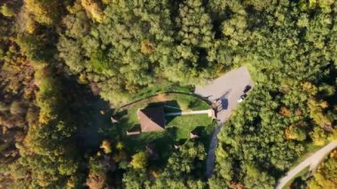 Sırbistan 'ın Ribnica kentindeki ormanlık alanda küçük bir ev ele geçirildi