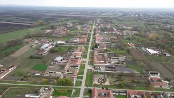 Drone Ascends Captures Farm Houses Fields Village Ritisevo Serbia — Stock Video