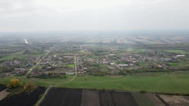 Drone Flies Village Ritisevo Serbia Foggy Cloudy Day — Stock Video
