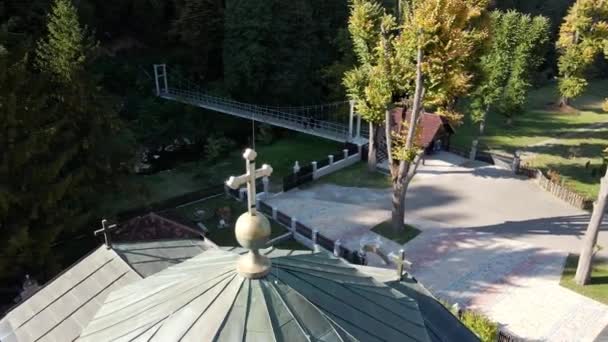 Una Croce Cristiana Ortodossa Trova Cima Monastero Drone Pov Ribnica — Video Stock