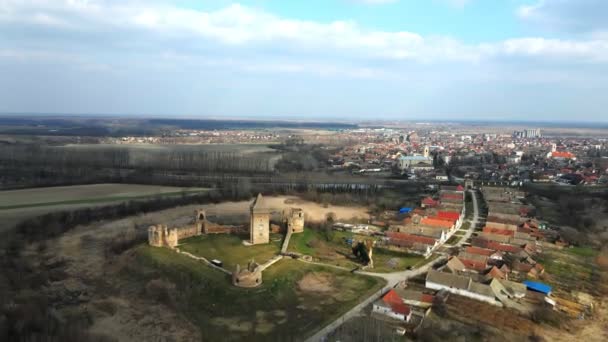 Zbor Drone Deasupra Rămășițelor Cetății Medievale Spre Orașul Bac Serbia — Videoclip de stoc