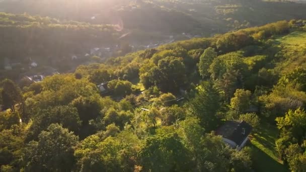 Flygbilder Solen Skogen Som Omger Byn Besenovo Serbien — Stockvideo