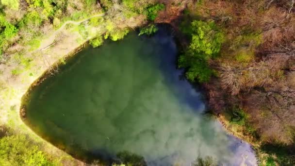 Belles Images Reflet Ciel Nuageux Sur Surface Lac — Video