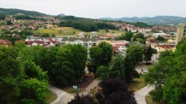 Kasabadaki parktan İHA uçuşu Gornji Milanovac