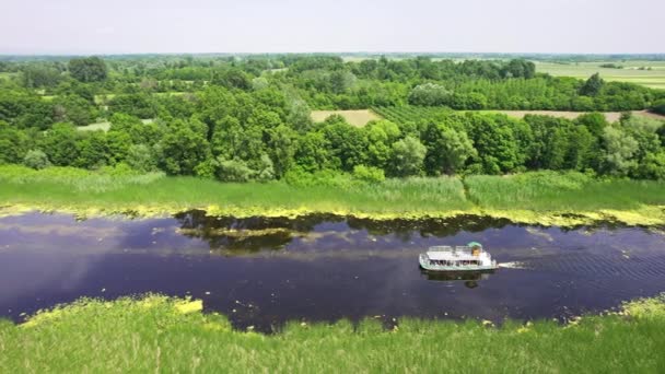 Small Tour Boat Full Tourists Glides Large Pond Nature Reserve — Stock Video