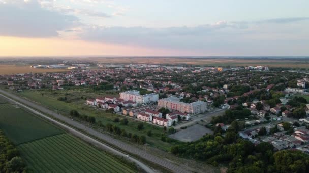 塞尔维亚Zemun市城市景观上的美丽日出被无人驾驶飞机捕获 — 图库视频影像