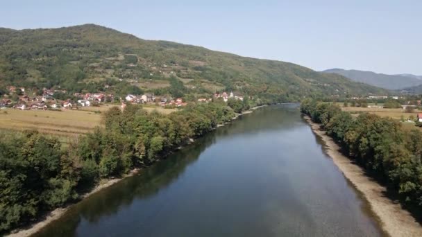 Drone Elfoglalja Drina Folyó Völgyében Hegyek Közelében Város Bajina Basta — Stock videók