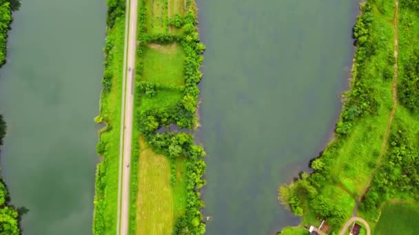 Drone Πετά Πάνω Από Δύο Λίμνες Στην Bela Crkva Δρόμο — Αρχείο Βίντεο