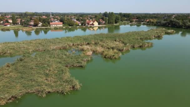 Dron Létá Nad Jezerem Rákosím Dobývá Město Subotica Srbsku — Stock video