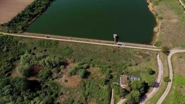 Drone Flyger Mot Vackra Rena Sjön Medjes Serbien — Stockvideo