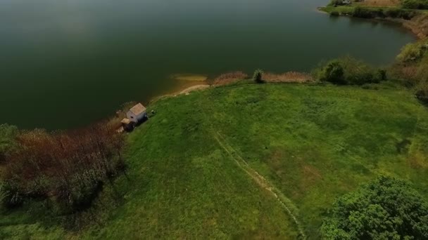 세르비아 Medjes 호수의 해안에 — 비디오
