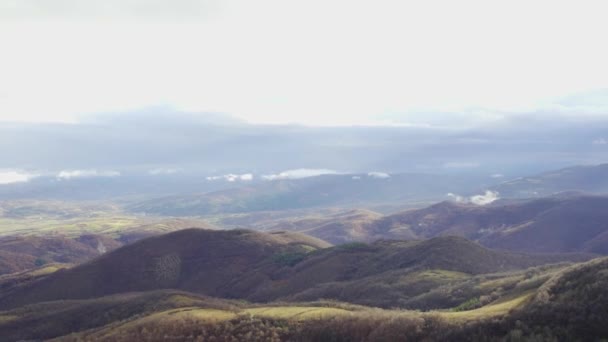 在乌云密布的天空下 塞尔维亚鲁德尼克山脉惊人的空中景观 — 图库视频影像